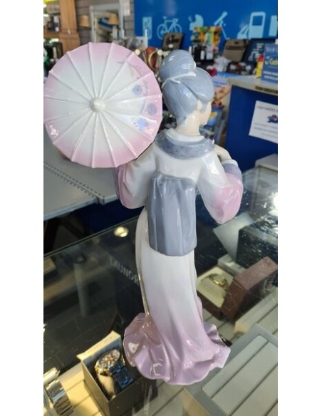 Figura Porcelana Mujer Asiatica con Parasol_segunda mano_cash creator_second hand