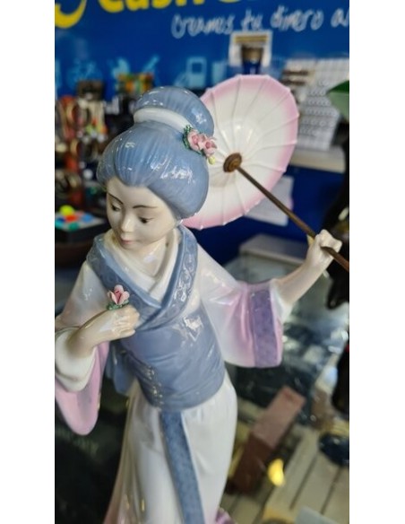Figura Porcelana Mujer Asiatica con Parasol_segunda mano_cash creator_decoration