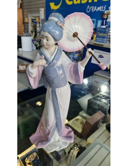 Figura Porcelana Mujer Asiatica con Parasol_segunda mano_cash creator
